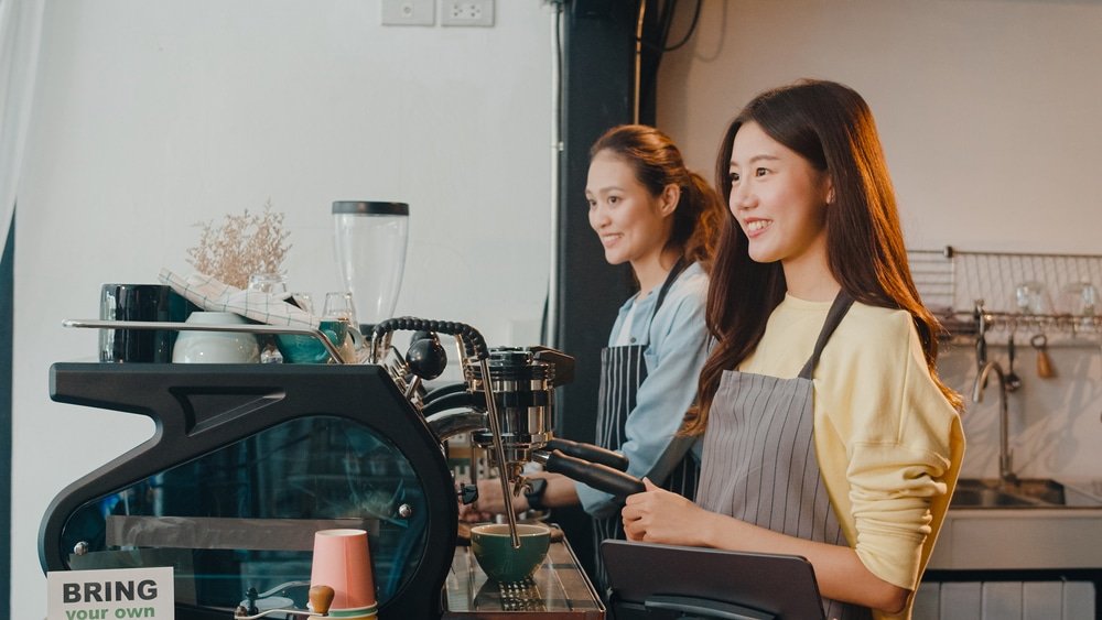 Beautiful,Young,Asia,Lady,Barista,Working,With,Coffee,Machine,In