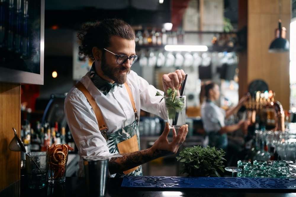 Young,Happy,Barmen,Preparing,Mojito,Cocktail,And,Adding,Mint,Leaf